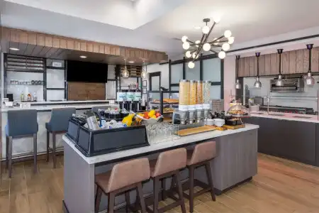 Hilton Garden Inn Albuquerque / Journal Center - 32