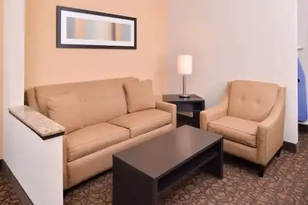 Holiday Inn Express & Suites Topeka West I-70 Wanamaker by IHG - 59