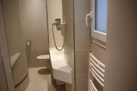 Hôtel Saint Cyr Etoile - 81
