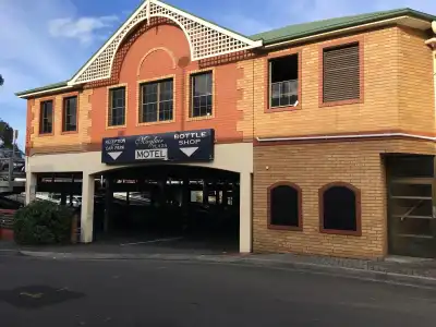 Mayfair Plaza Motel - 0