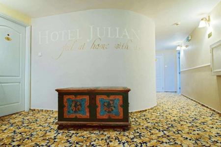 Julian - 34