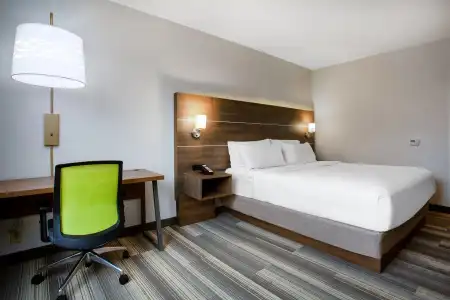Holiday Inn Express & Suites Fort Wayne by IHG - 4
