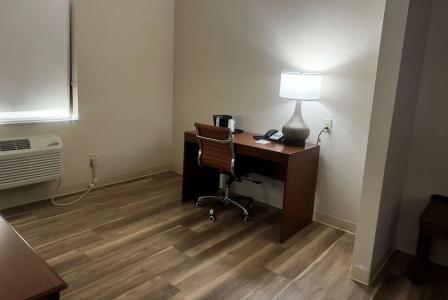 Wingate by Wyndham College Station South - 81