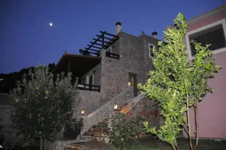 Dio Escapes Houses - 136
