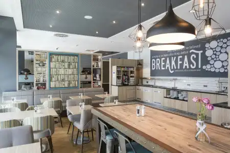 Premier Inn Freiburg City Süd - 25