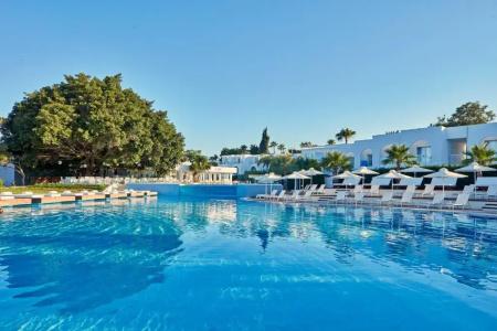 So White Club Resort - 52