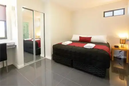 Cardiff Executive Apartments - 36