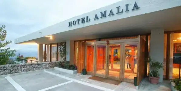 Amalia Delphi - 25