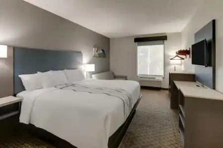 Barrington & Suites - 27