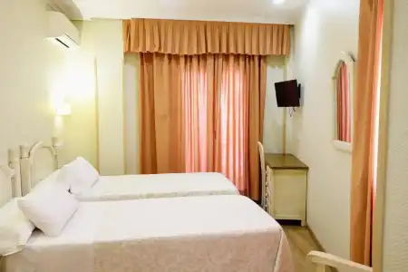Hostal Toledo - 61
