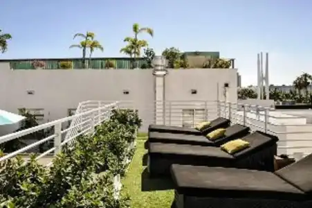 Posh South Beach Hostel - 25