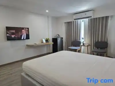 Michael Inn - 57