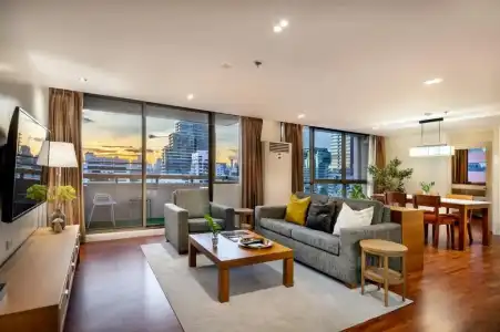 Bandara Silom Suites - 91