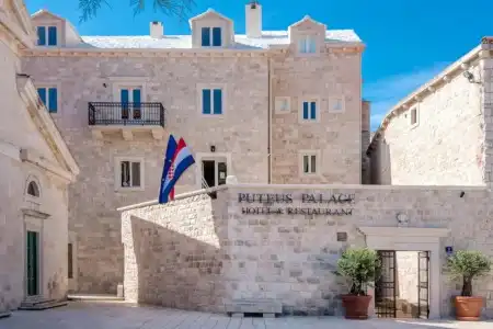 Puteus Palace Brac - 0
