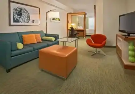 Springhill Suites New York Laguardia Airport - 22