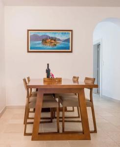 and Restaurant CONTE - 102