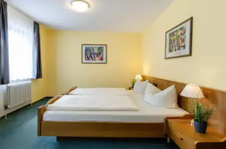 Kurgarten-Hotel - 8