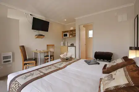 Big Five Motel - 4