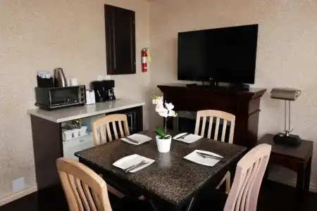 Divya Sutra Suites on Robson Downtown Vancouver - 52