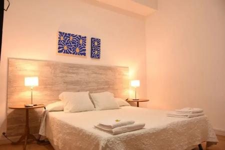 Ally's Guest House Barcelona B&B - 27