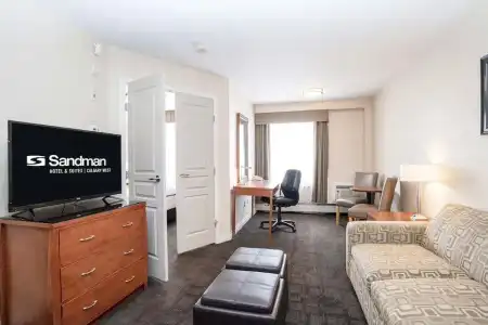 Sandmans & Suites Calgary West - 70