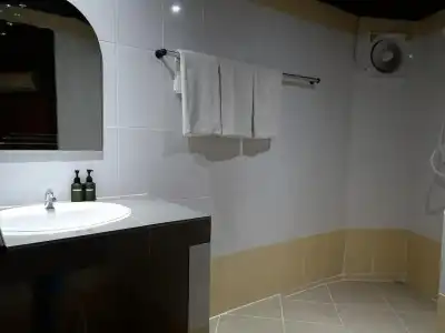 Haadrin Resort - 8