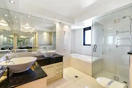 Surfers Century Oceanside Apartments - 170