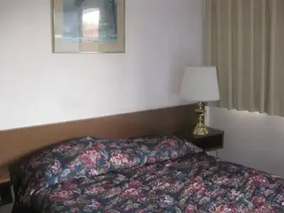 Departure Bay Motel - 2