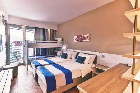 Carine Delfin - 19