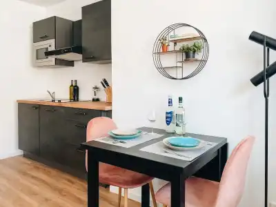 Melter & Apartments - a Neighborhood - 15