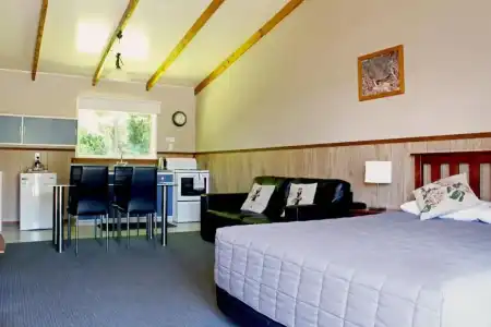 Fairy Springs Motel - 20