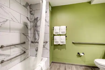 Quality Inn & Suites Plano East - Richardson - 8