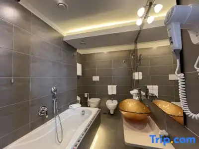 Central Wellness - 200