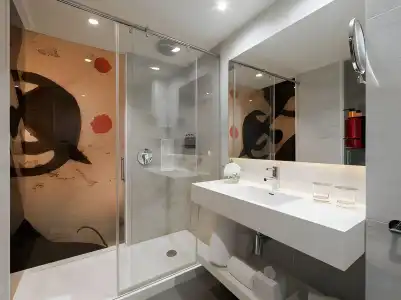 H10 Art Gallery - 17
