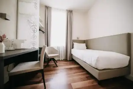 Vis a Vis Apartments - 3