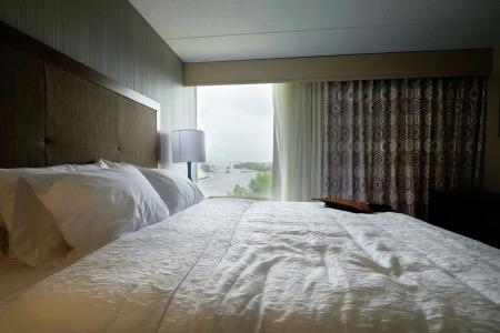 Hampton Inn Green Bay Downtown - 53