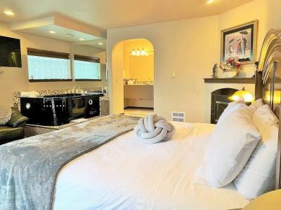 Breakers Boutique Inn - 109