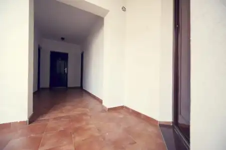 Lyon Apartments - 7