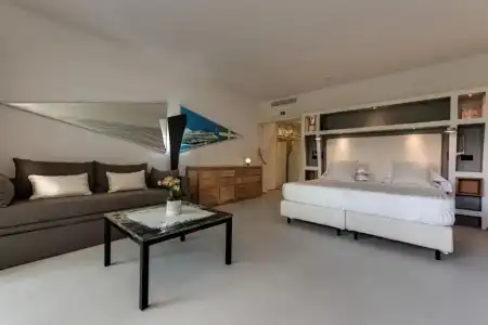 Augustus & Resort - 57