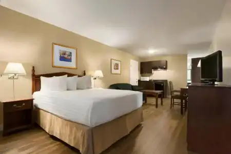 Days Inn by Wyndham Vernon - 37