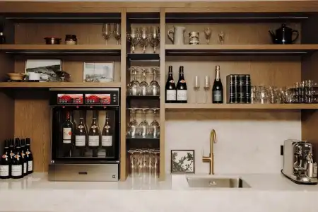 Bryggjan Boutique - 1
