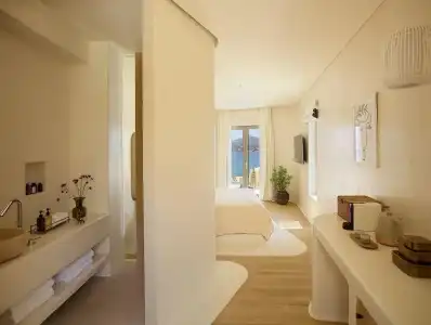 White Pebble Suites - 1