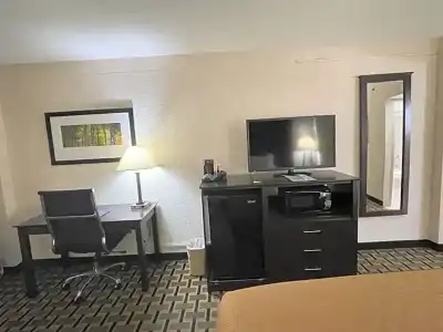 Quality Inn & Suites Cincinnati Downtown Area - 37
