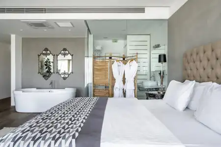 Ansen Suites - 111