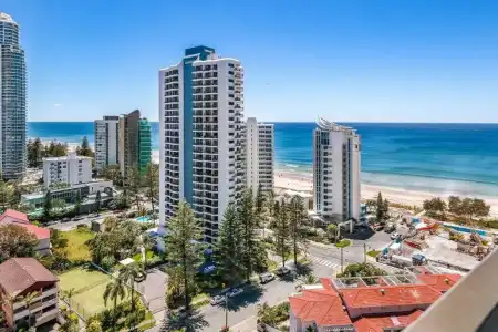 Surfers Century Oceanside Apartments - 204