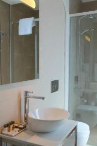 Upsuites - 18