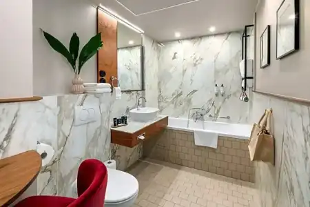 Queen's Court & Residence - 113
