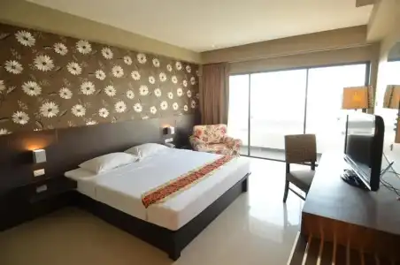 Welcome Plaza - 82