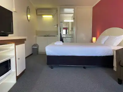 Mahogany Motel - 4