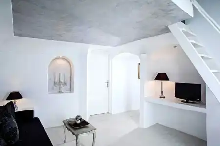 Above Blue Suites - 36